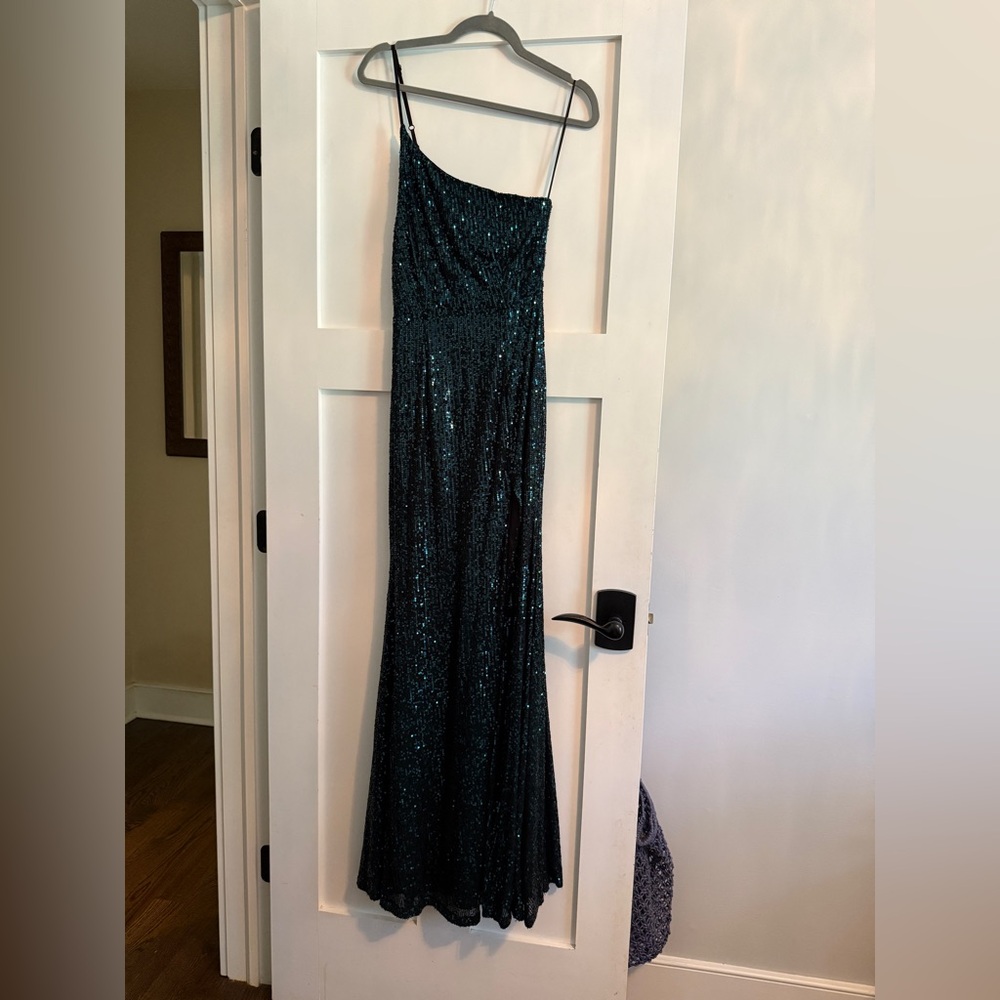 Elegant One-Shoulder Turquoise Sequin Gown